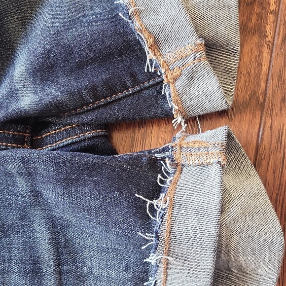 American Eagle Outfitter. Jean shorts. Size 4. MIDI - Picture 14 of 16